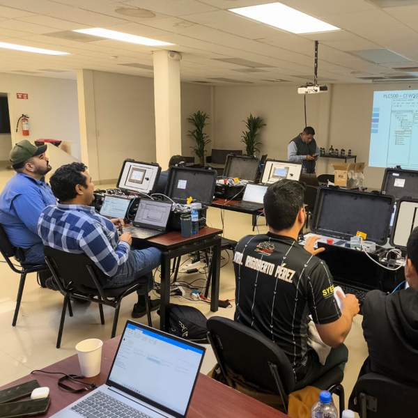 Gobierno de Sonora fortalece vinculación con la industria mediante capacitación en automatización industrial: UES